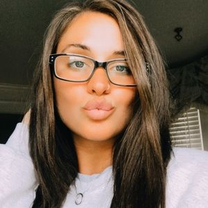 Meet your Posher, Mackenzie